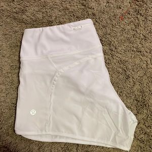 Lulu lemon low rise speed up shorts size 6/8